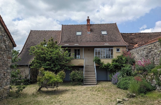 "Maison des Vignes" - Character House for 8 in quiet village