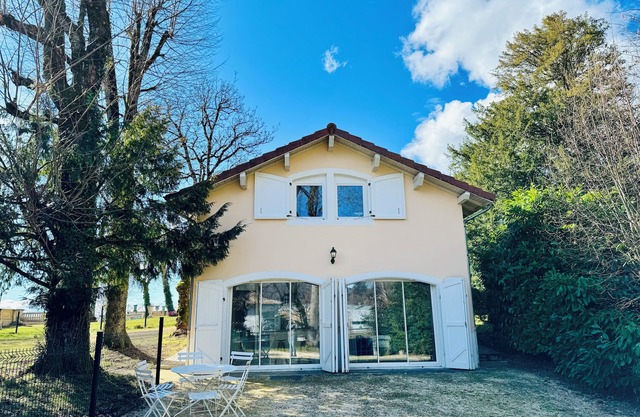 Maison au Calme Dans un Parc Privé Avec Tennis