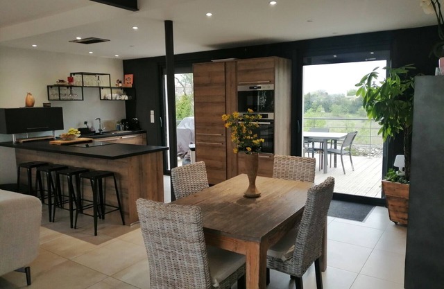 Maison Avec Bassin Naturel Proche Centre Ville