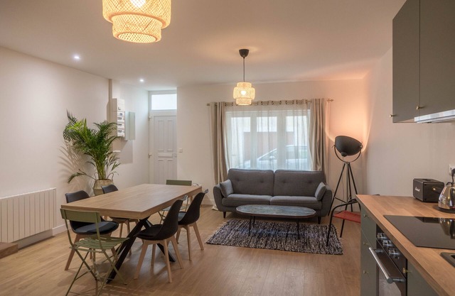 Maison Avec Extérieur à 2 pas du Centre : 3 Chambres - 3 Salles de Bain - 6 Pers