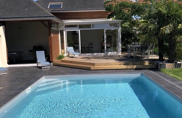 Maison Avec Piscine Chauffée, Grand Jardin Paysagé