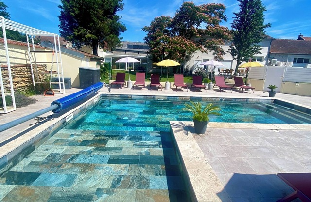 Maison Bourgogne 400m2, 2 Piscines Intérieure/extérieure,spa, Commerces à 50m