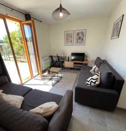 Maison Cheptainville AVEC TERRASSE SUR VERDURE