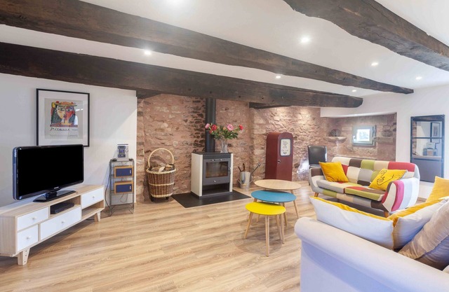 Maison Clos Fleuri - Four Bedroom House, Sleeps 7