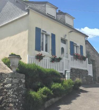 Maison confortable à Châteaulin avec jardin et terrasse.