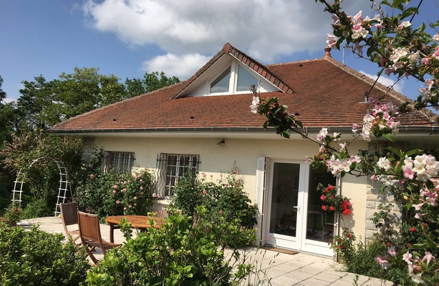 Maison de Campagne Avec Piscine Privée Entourée D'un Joli Jardin Sans vis à vis