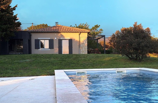 Maison de Campagne Indépendante Avec Piscine au Calme