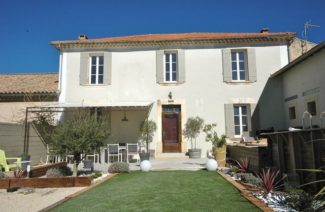 MAISON DE MAITRE AT THE ENTRANCE TO THE VILLAGE OF BEDOIN