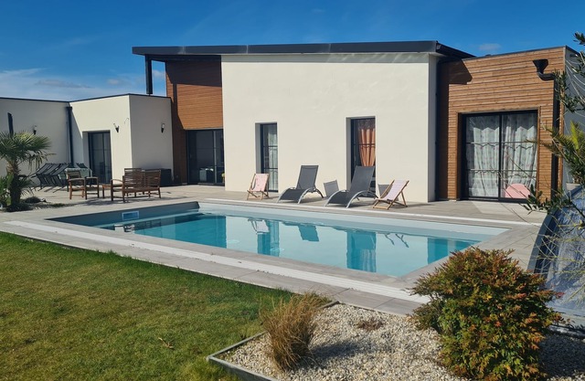 Maison de Plain Pied Avec Piscine Chauffée