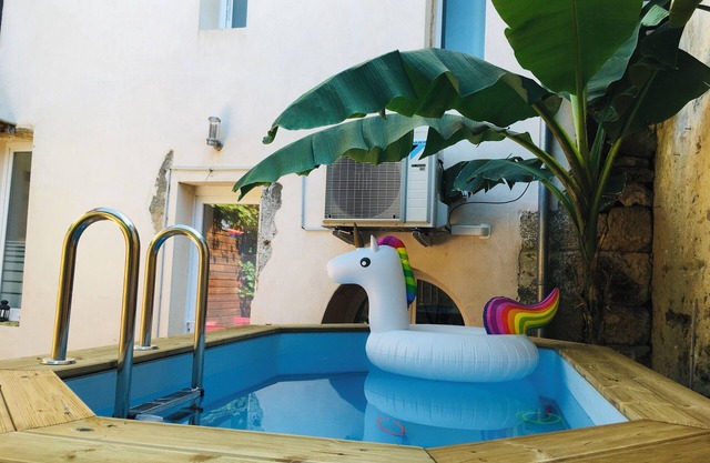 Maison de Ville Avec Piscine à Deux pas des Commerces