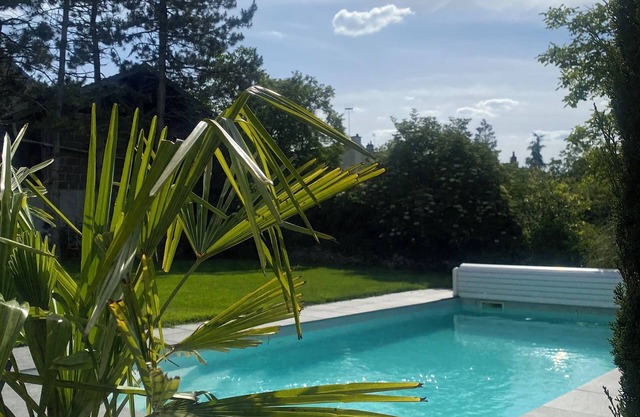 Maison en Bourgogne , Piscine, Très Proche Dijon - 3 Chambres et 6 Couchages