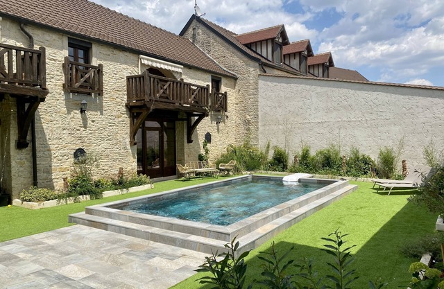 Maison en Pierre Dans un Cadre Idyllique - Piscine - 30 Couchages