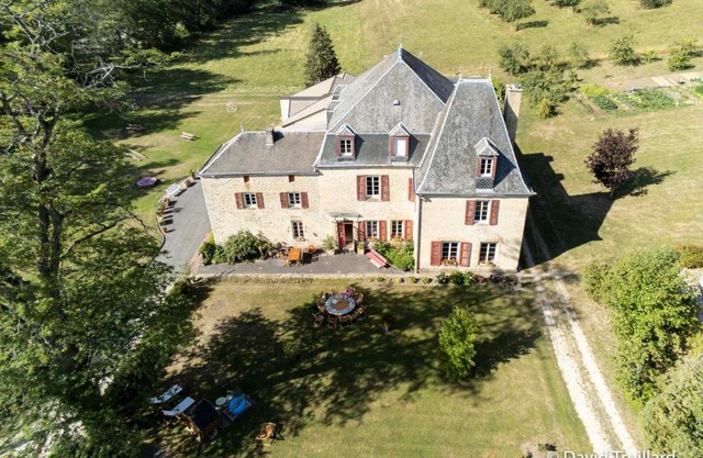 Maison familiale à Lametz avec jardin et équipements de loisirs