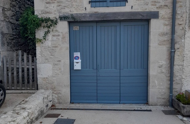 Maison en Pierre au Centre du Village