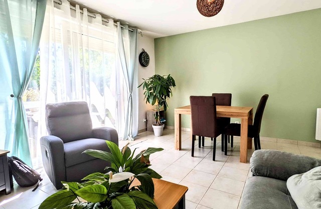Maison Meublée 74m² Avec Jardin 250m² et Parking