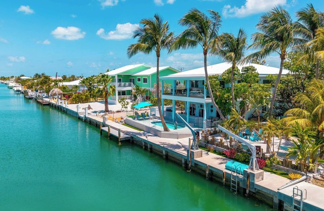Maison Grand Blue Arenas/MiniGolf/BeachCanal/Game Room