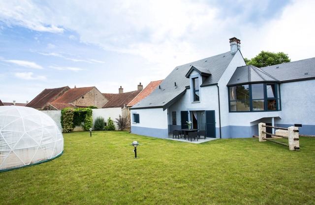 MAISON INDIGO - 4 * residence - 7 km from the A6 motorway - exit AVALLON