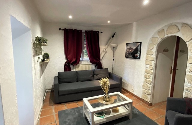 Maison Individuelle Avec Petit Jardin Privatif