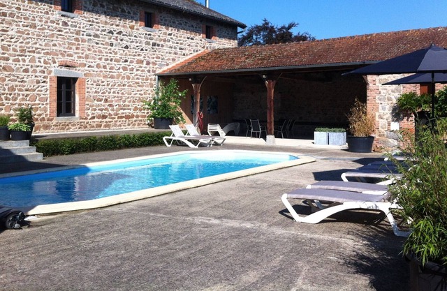 Maison Les Bardon; villa with heated pool for 8 people