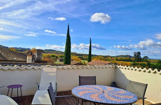 Maison Louisa - Haven of peace with a view, at the gateway to Provence - Sleeps 7