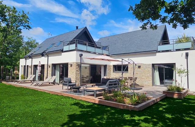 Maison Neuve 240m², Prestations Haut de Gamme, au Calme, à Proximité du Bourg