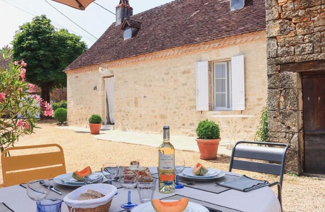 Maison Périgourdine Authentique avec Cheminée, Jardin, Cuisine d'Été et Visite de Truffière - FR-1-616-239