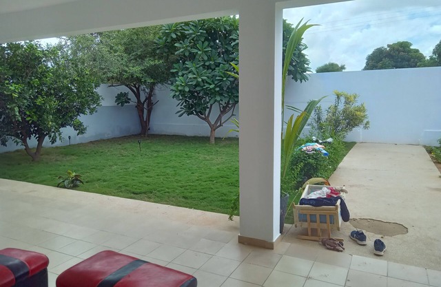 Maison Paisible Avec Arbres Fruitier et Gazon Naturel