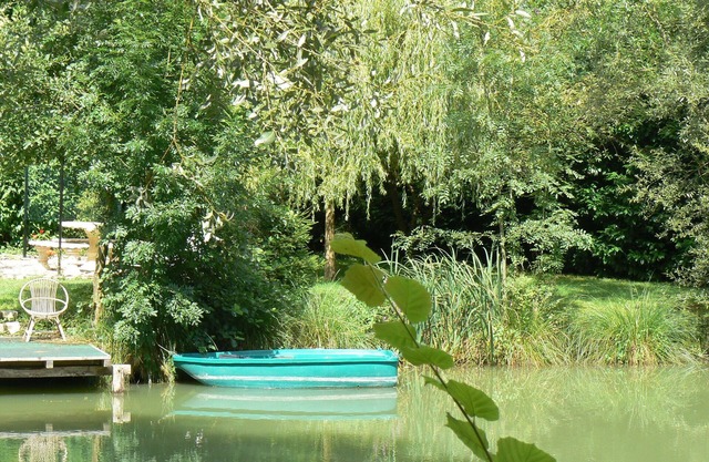 maison privée sur le bord de l'étang privé de la propriété