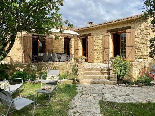 Maison provençale sur la colline