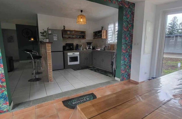 Maison de charme avec terrain de pétanque privatisé, borne de recharge