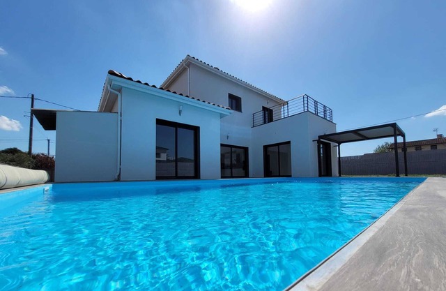 Maison T5 Entiere+piscine a 2 min de L'autoroute