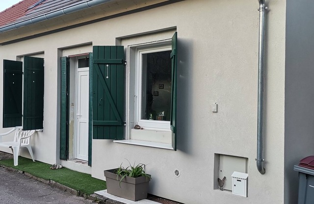 Maison Vosgienne, Cours D'eau, Forêt et Plusieurs Sentiers de Randonné