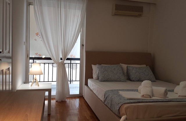 Maisonaitte-Athens Center, 4 BD, 2 BATH