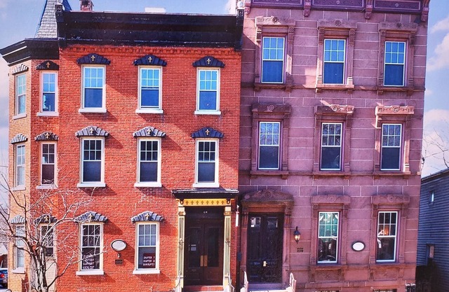 Majestic Lander Stewart Mansion on the Delaware Top Floor Apt