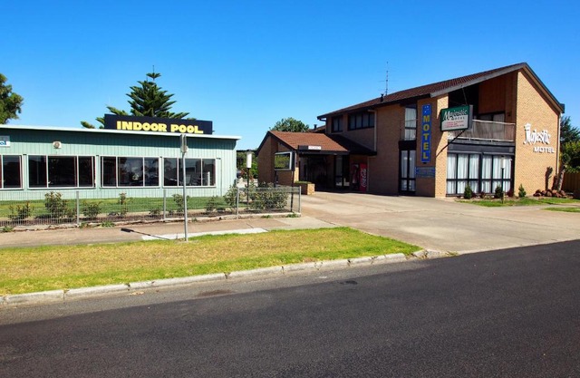 Majestic Motel