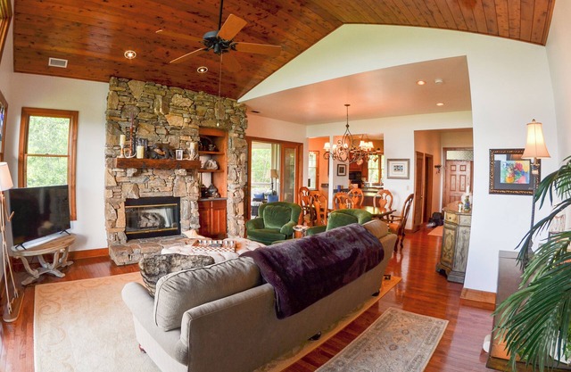 Majestic Mountain Views - Private Club Access