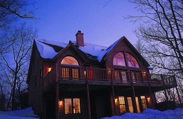Majestic Privacy! Wildlife All Around, Great Deck and Fire Pit, By Lake/Marina!