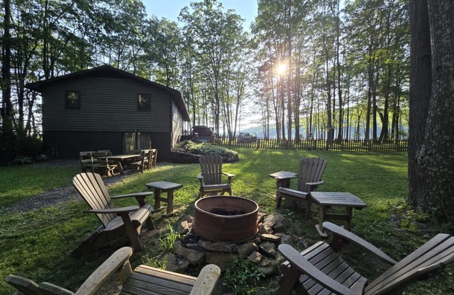 Make Memories by Wisp&Deep Creek Lake- Firepit, Pool, Gym, King Bed, Fenced yard