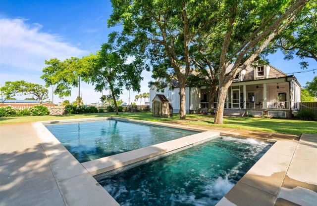 Make your Getaway to the Coast HISTORIC! Book THE WOOD HOUSE Today!