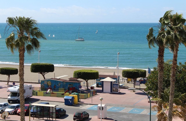 Málaga: First line beachfront apartment in El Palo. WIFI. View of the terrace.