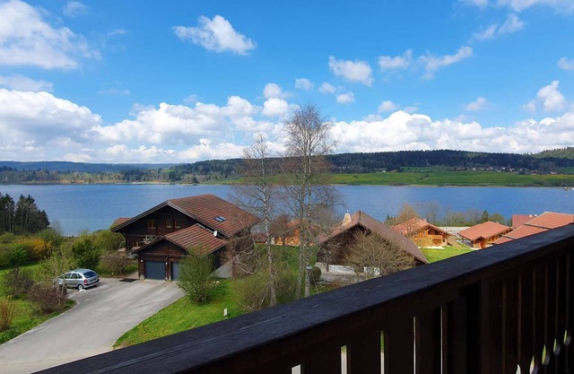 MALBUISON- Appartement avec vu sur le lac Saint Point