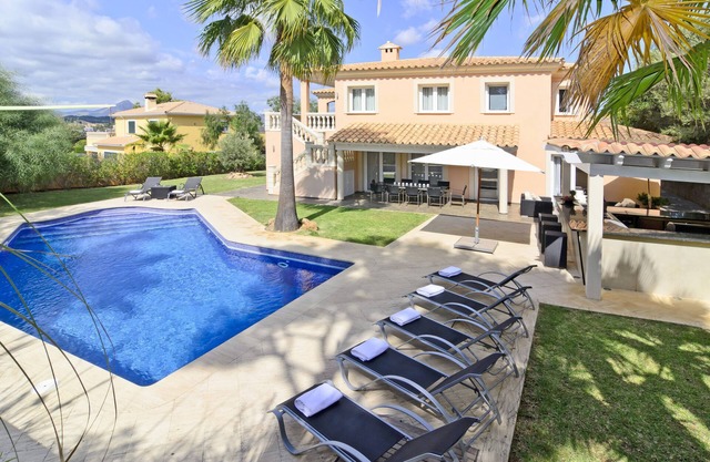 Mallorca exclusive: Private villa with pool, outdoor kitchen & top location near Port Adriano