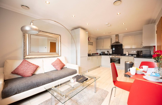 Malthouse Court- 2-Bed, 2-Bath Penthouse w Balcony