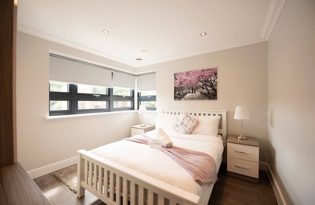 Malthouse Court - Luxury 2-Bed, 1-Bath w/Balcony