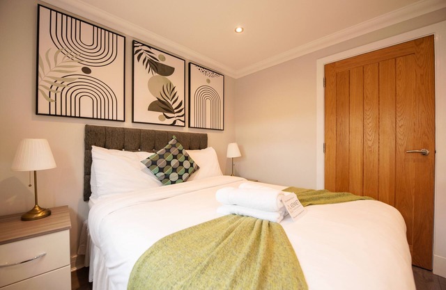 Malthouse Court - Premier 2-Bed with Terrace