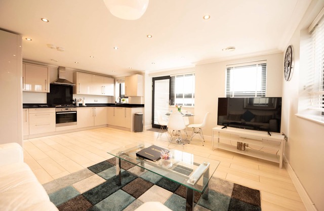 Malthouse Court - Premium 2-Bed 2-Bath w/Balcony
