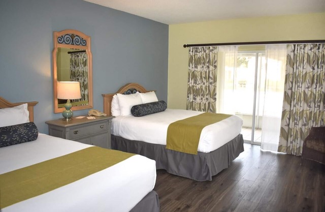 Manatees Experience! Everything You Need For The Perfect Vacation! Pool!