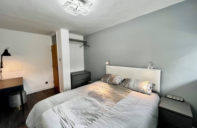 Manchester - 1 Bedroom - Sleeps 3 - Free Parking
