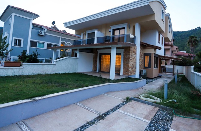 Mandalin Villa 1 Daily Weekly Rentals