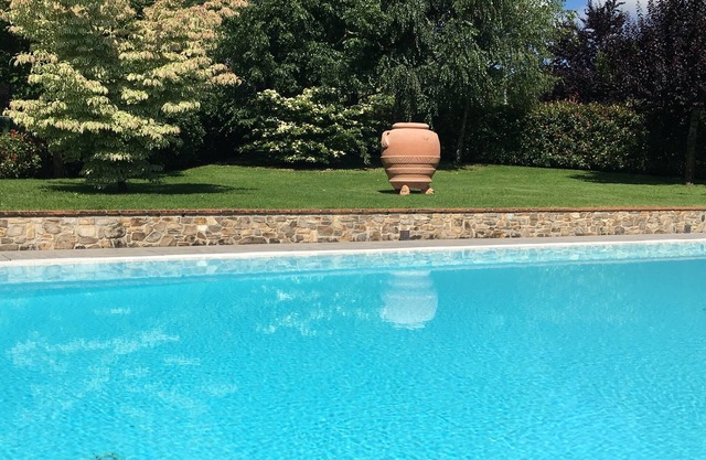MANDOLATA - cottage with garden, shared pool, private veranda